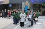 Begleitet von unseren Schützen wird die Moritzen-Muttergottes zur Pfarrkirche getragen. (c) sepp fleischer