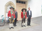 Geburtagsjubilar Paul SCHRANZHOFER mit Hptm. Anton SENFTER, Diakon Hans HUBER und Ortspfarrer ANNO (c) SK-Sillian